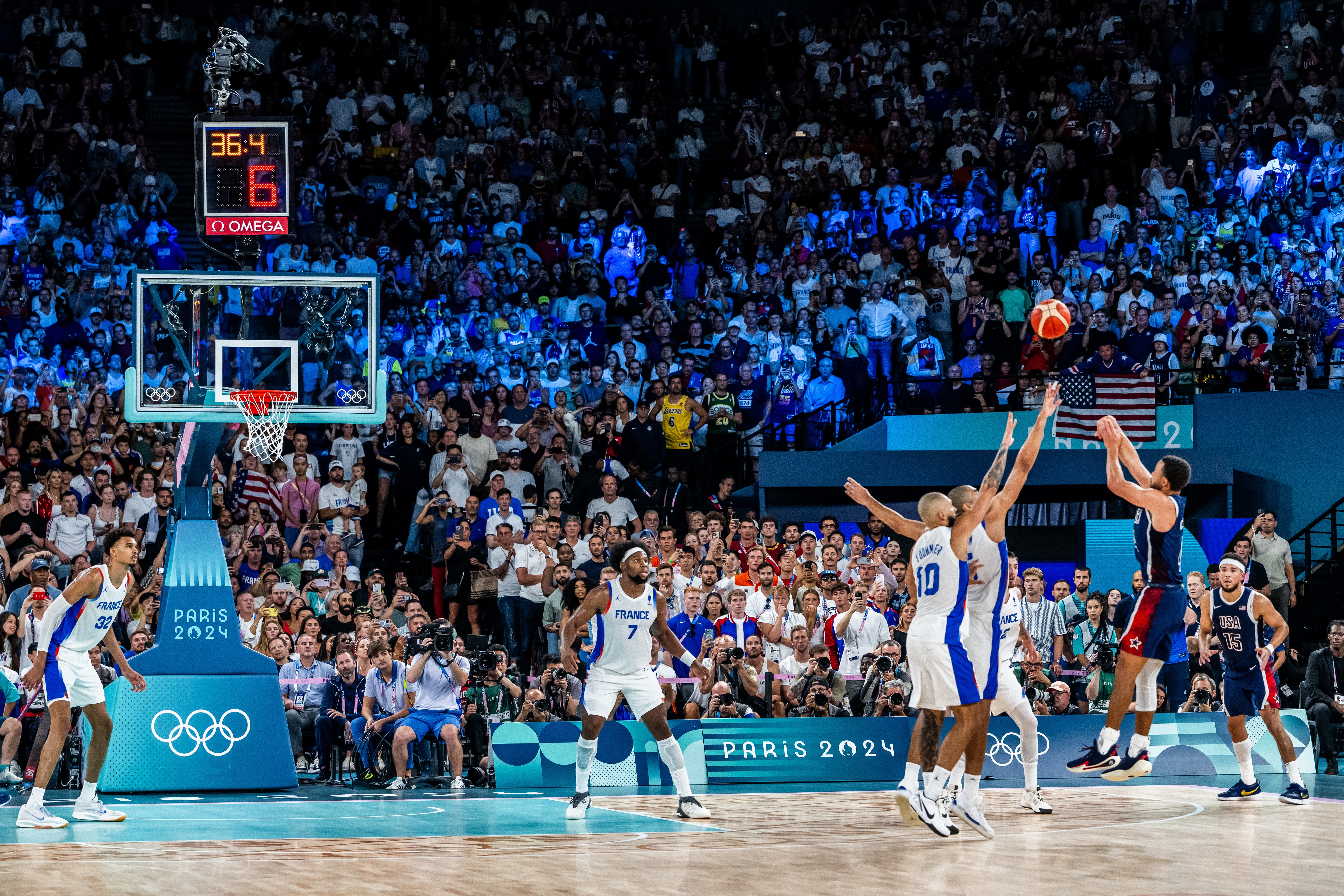 戈贝尔谈库里奥运金牌战表现：亲历这样的传奇时刻是一种荣幸